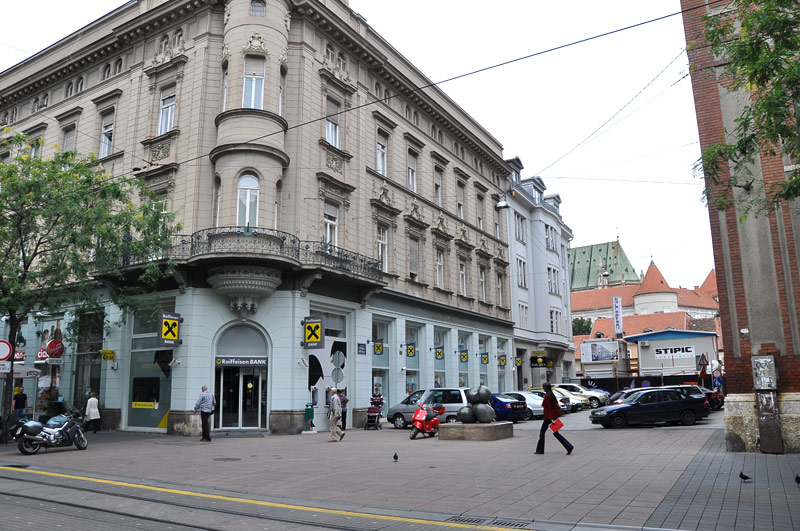 Vlaška ulica 2011. godine. Ugao Jurišićeve (nekoć zvana Puževa ulica) i Kurelčeve
